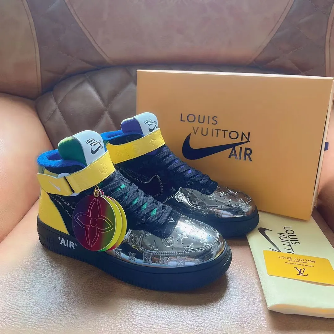 P500 Loui* Vuitto* x OFF-WHITE x Nike tripartite collaboration! Trendy and cool men's high-top casual sports shoes with unrivaled color matching. The design idea basically continues the style of THE TEN. The Swoosh line and tongue label have a very familiar visual effect and are both fashionable and trendy! A must-have for fashionistas! The effect on your feet is absolutely stunning! Size: 38-45